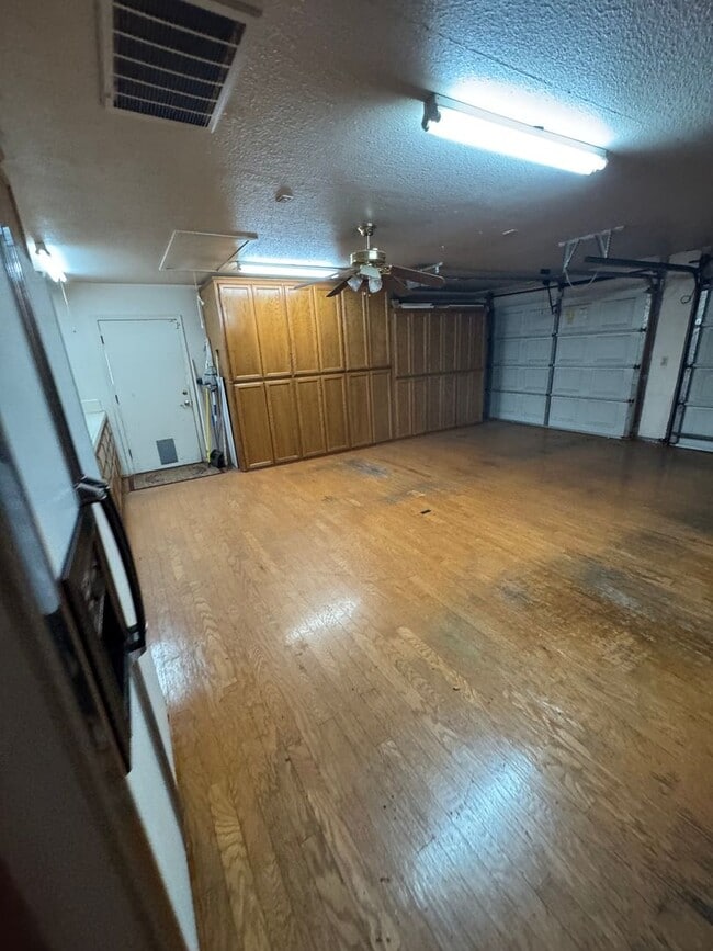 Building Photo - 2119 St Anton Dr