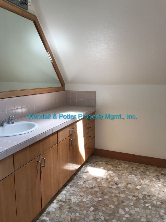 Building Photo - Unique Yacht Harbor 3bed/2bath Home with S...