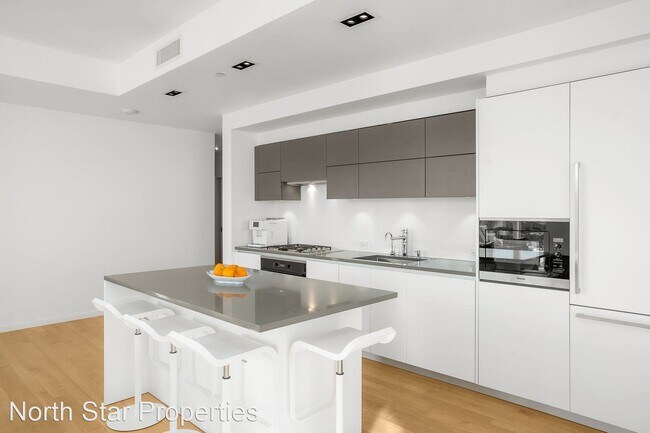 Building Photo - 2 br, 2 bath House - 1075 NW Northrup #1015