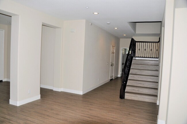 Building Photo - 15655 Iron Spring Ln