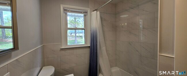 Building Photo - 63 Plumtree Ln