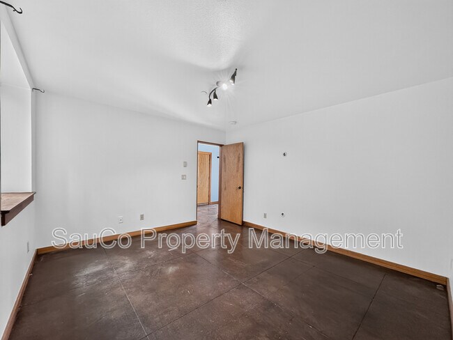 Building Photo - 5049 SW Vw Pt Ter