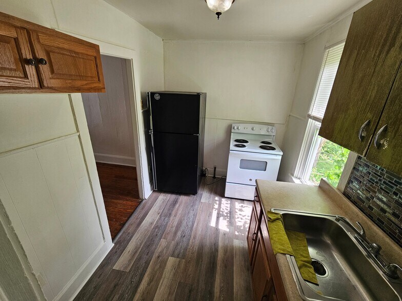 Building Photo - 534 N Plum St