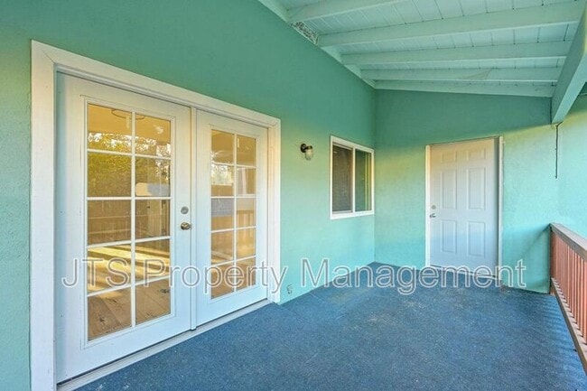 Building Photo - 865 Royal Green Ave