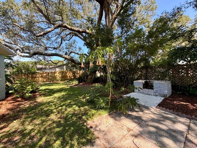 Building Photo - 4 Madeira Dr