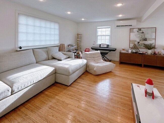 Building Photo - 27 Rockville Ave