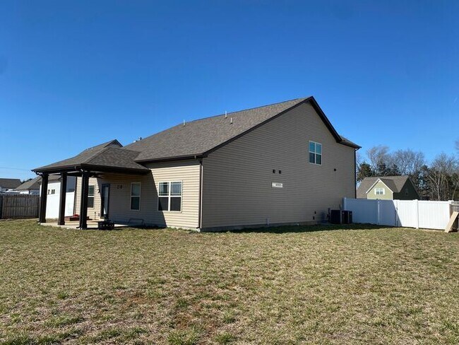 Building Photo - Beautiful House in Murfreesboro - 2 Car Ga...