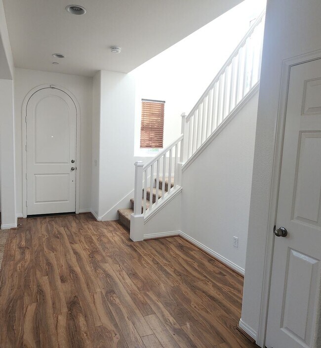 Building Photo - 476