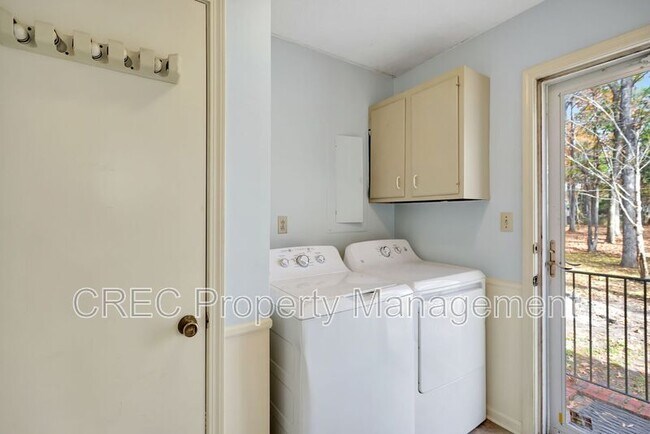 Building Photo - 321 Shaftesbury Ln