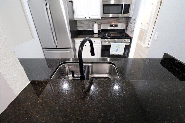 Building Photo - 2035 Dixie Belle Dr