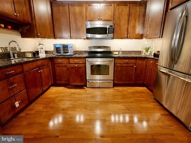 Building Photo - 213 Cornerstone Dr