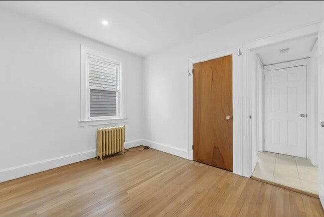 Building Photo - 838 Roosevelt Ave