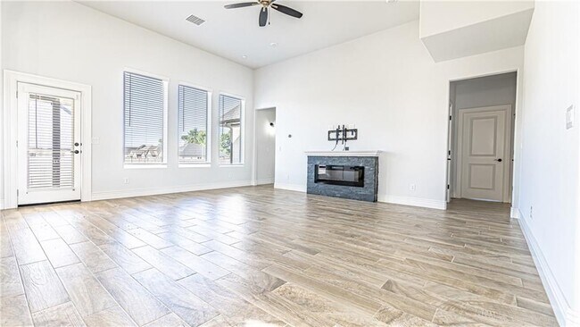 Building Photo - 1100 Quailridge Way