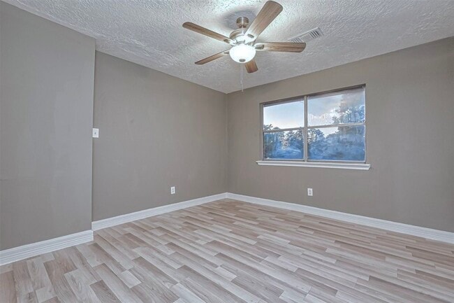 Building Photo - 9831 Orangevale Dr