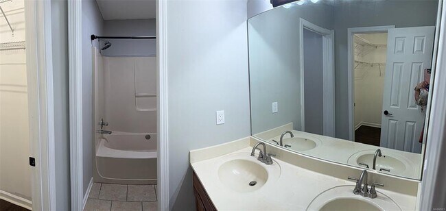 Building Photo - 8425 English Oak Loop