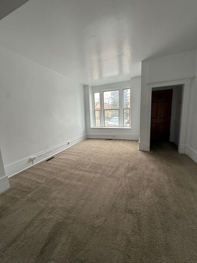 Building Photo - 227-229 S Washington