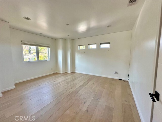 Building Photo - 448 Linwood Ave
