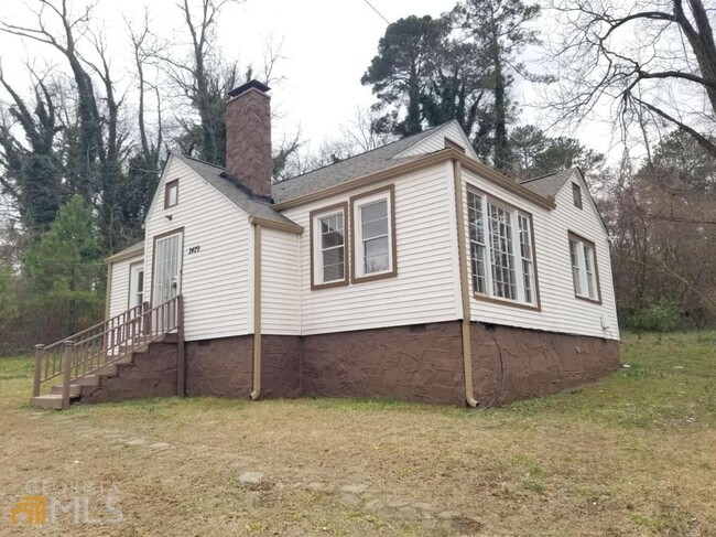 Building Photo - 2429 Macon Dr SW