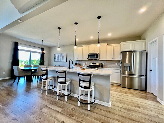 Building Photo - Fully Furnished Executive Miamisburg Home