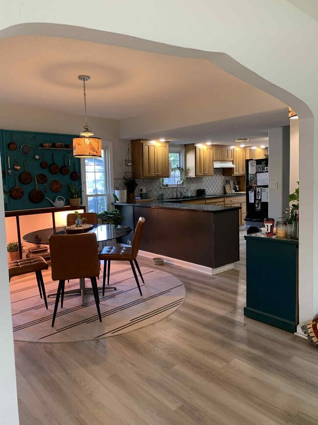 Building Photo - 520 S Osage St