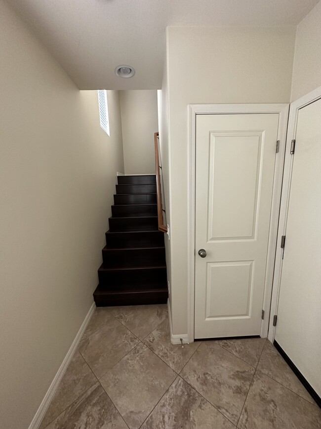 Entry foyer stairway leading to 2nd floor - 22919 Mariposa Ave