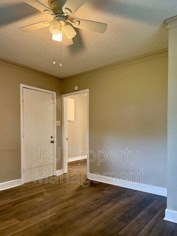 Building Photo - 1336 Wrenwood St