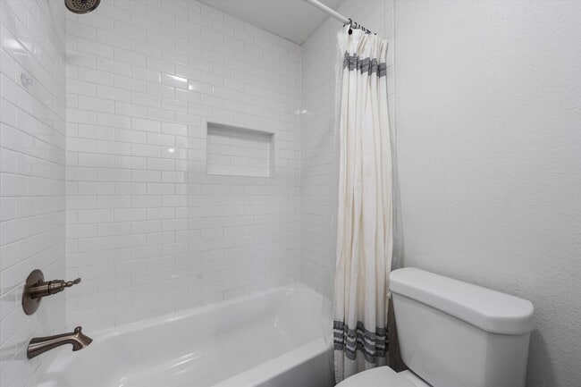 Building Photo - Updated Amazing Townhome