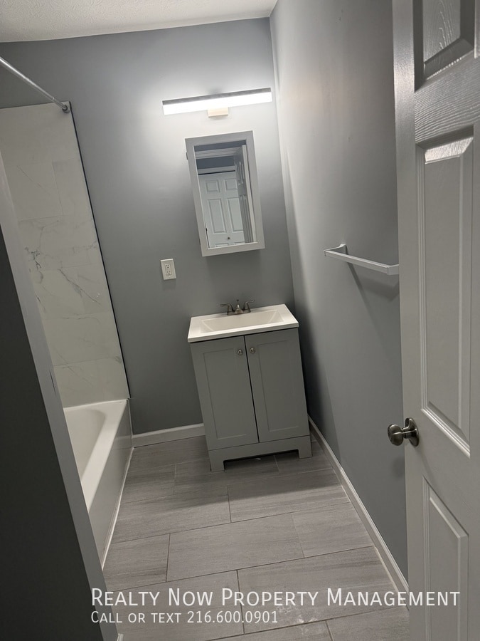 Building Photo - 2054 W 98th St