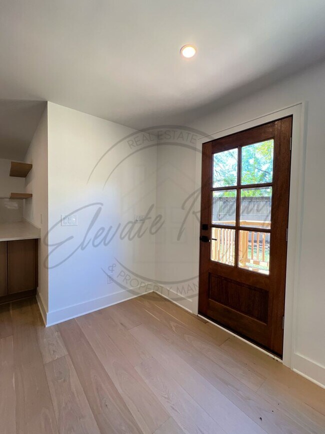 Building Photo - Modern Elegance in the Heart of Nashville ...