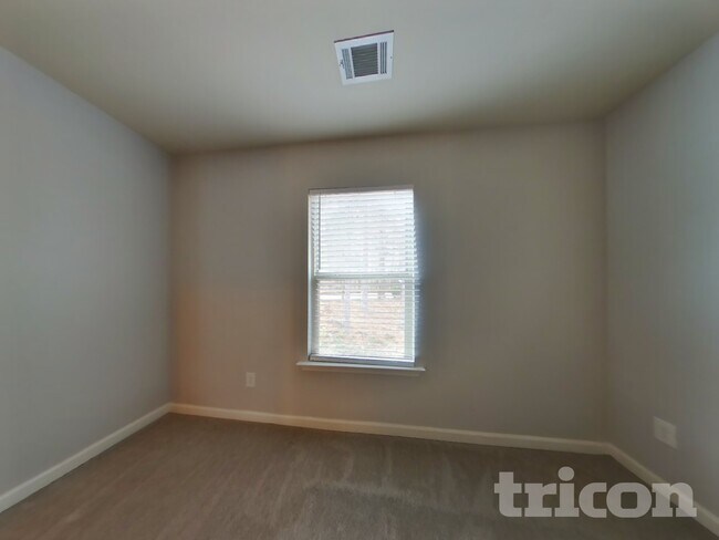 Building Photo - 2500 Wingfield Dr SW