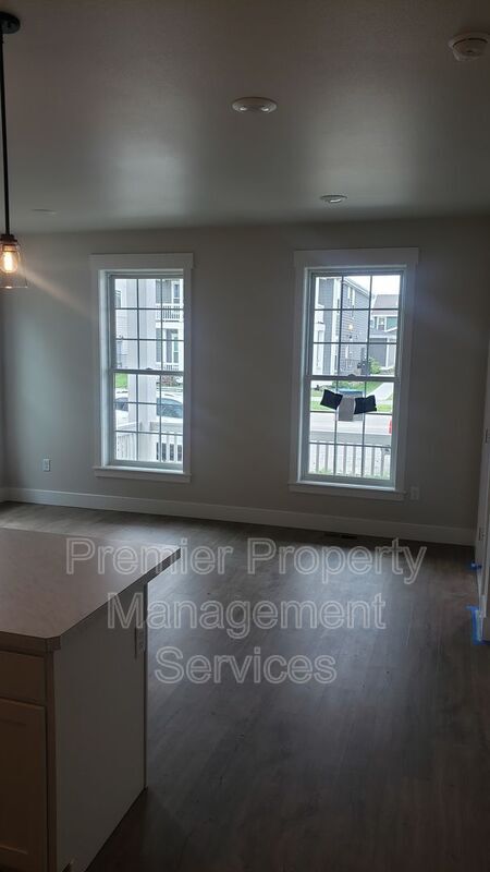 Building Photo - 6029 Elysian