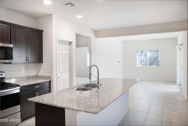 Building Photo - 43633 Yucca Ln