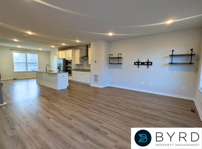 Building Photo - 1325 Claytor Ln