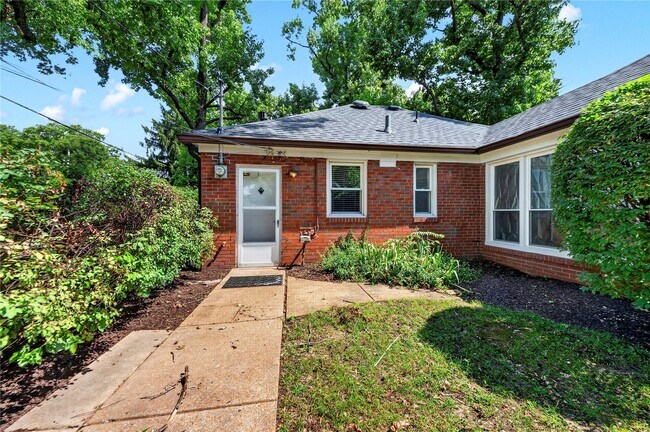 Building Photo - 725 Berick Dr