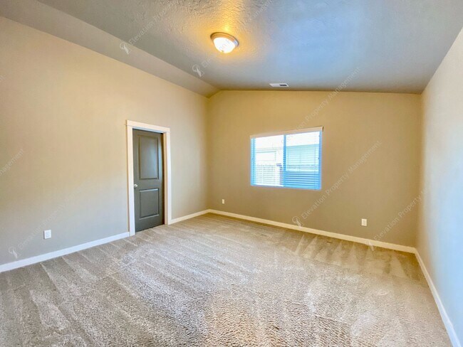 Building Photo - Charming 3-Bedroom, 2-Bath NW Redmond Home