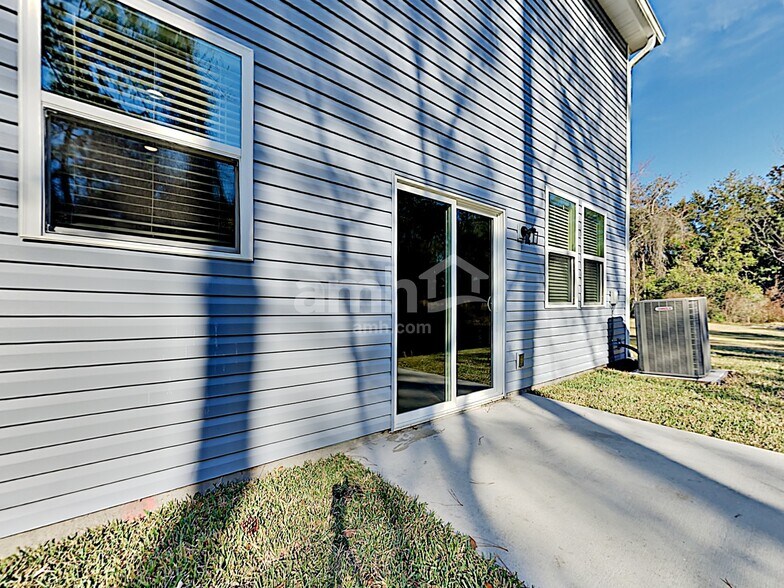 Building Photo - 8674 Highfield Ave