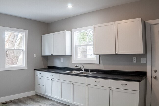 Building Photo - 1207 N Walnut St