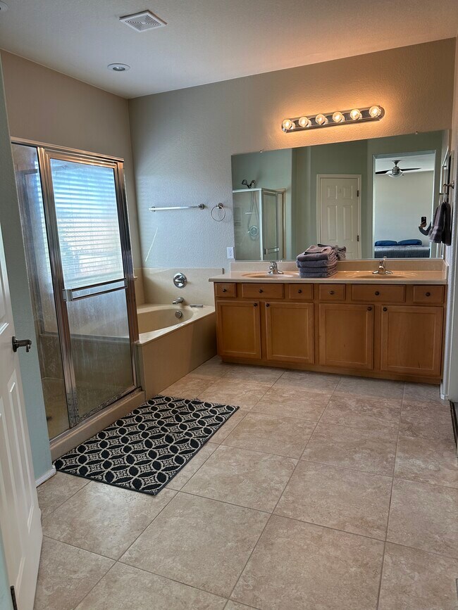 Building Photo - 18686 E Mockingbird Dr