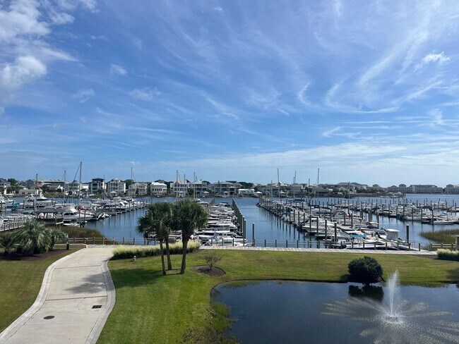 Building Photo - Townhome with Amazing View