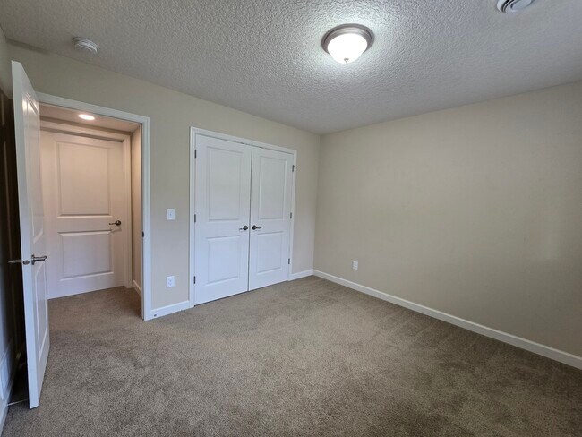Building Photo - 16574 Elm Creek Ln