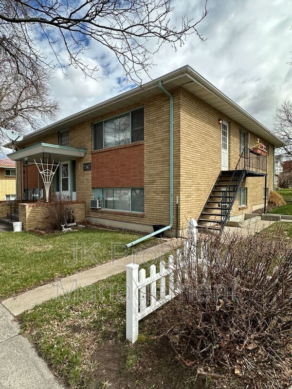 Building Photo - 23 11th St S