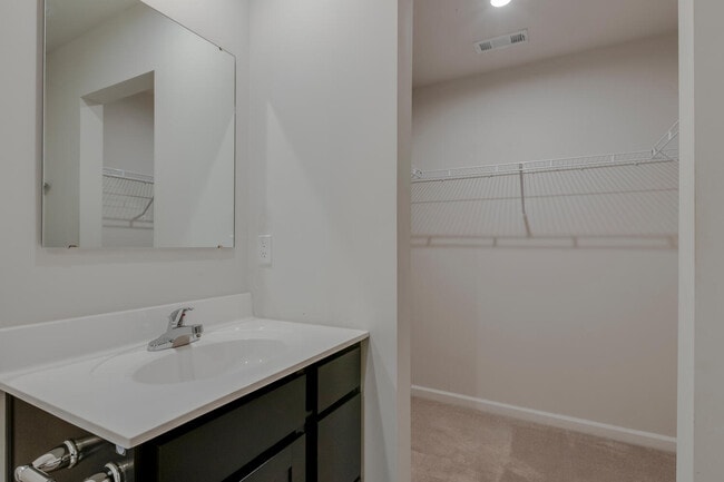 Building Photo - 2935 Winterberry Dr