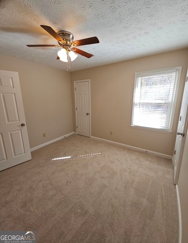 Building Photo - 102 Sauterne Way