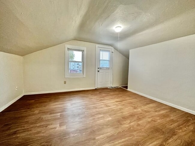 Building Photo - 1208-1210 Pine St