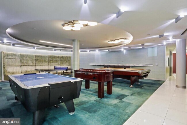 Building Photo - 8340 Greensboro Dr