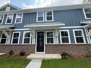 Building Photo - 463 Martins Creek Blvd