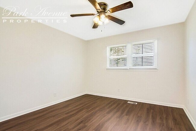 Building Photo - 232 Sandlewood Dr
