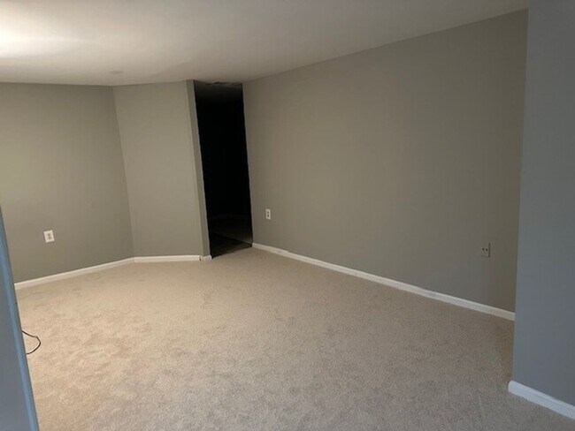 Building Photo - One level living in a spacious upgraded condo