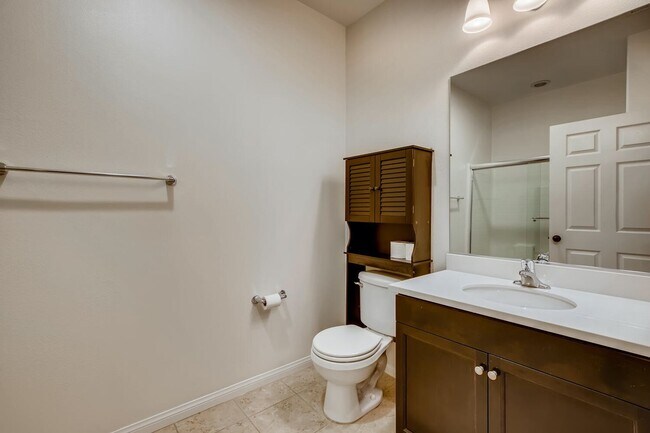 Building Photo - Amazing 2Bd/2Ba Townhouse with 1 car attac...