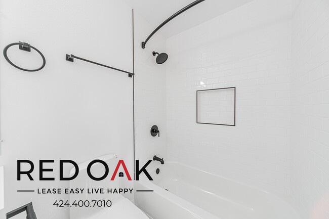 Building Photo - 9809 Regent St